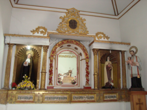 Altar lateral en la iglesia de Santo Domingo. 